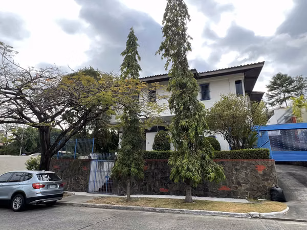 Amplia Casa en Venta en Hato Pintado