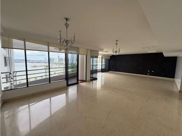 VENDO O ALQUILO APARTAMENTO AVENIDA BALBOA LOS DELFINES