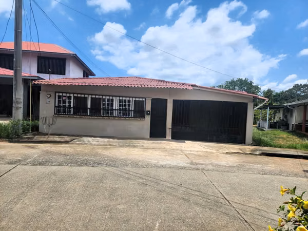 VENTA DE RESIDENCIA 3 RECAMARAS 2 BAÑOS PARQUES DEL OESTE ARRAIJAN
