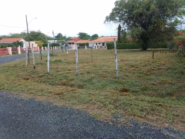 Se vende terreno de esquina en Coronado, cerca de Sinagoga OV