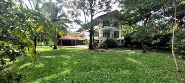 BEAUTIFUL AND SPACIOUS HOUSE IN ALBROOK FOR SALE