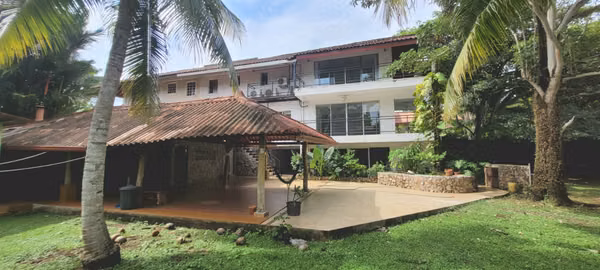 BEAUTIFUL AND SPACIOUS HOUSE IN ALBROOK FOR SALE