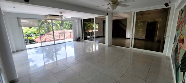 BEAUTIFUL AND SPACIOUS HOUSE IN ALBROOK FOR SALE