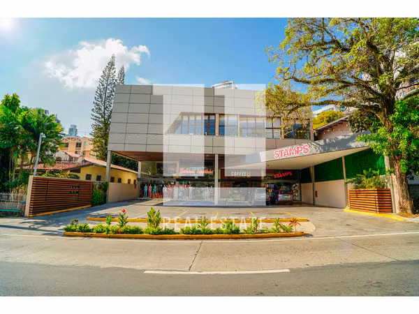 Se vende Plaza comercial entre el Cangrejo y la Cresta