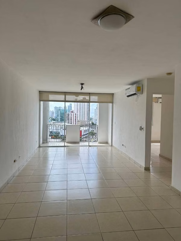 Venta de  Apartamento en El Cangrejo
PH Porto Bello

92 M2
Línea blanca 

2 recamaras