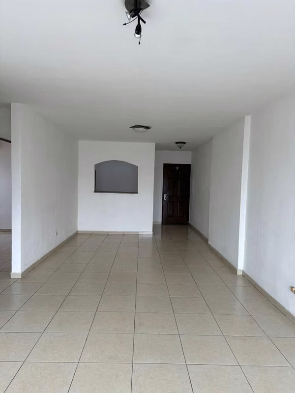 Venta de  Apartamento en El Cangrejo
PH Porto Bello

92 M2
Línea blanca 

2 recamaras
