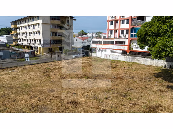 Se vende Terreno en Parque Lefevre de 2,000m2