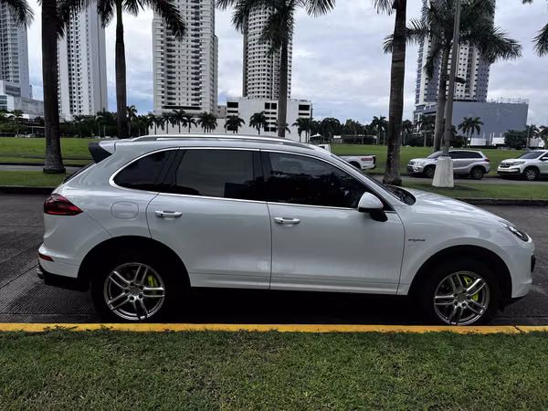 VENDO PORSCHE CAYENNE S E HYBRID 2016