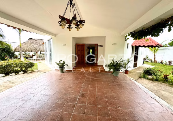 Venta de casa en Playa Blanca (Villa Las Leonores)