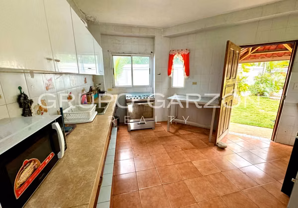 Venta de casa en Playa Blanca (Villa Las Leonores)