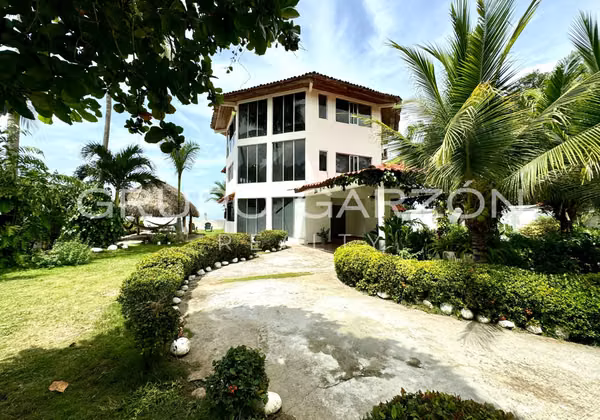 Venta de casa en Playa Blanca (Villa Las Leonores)