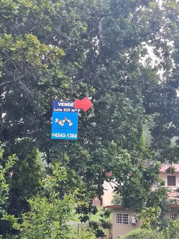 Beautiful flat lot 9,949 m2, its good for two individual houses.