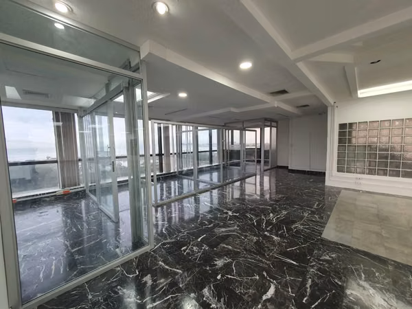 Office auction in Torre Bac