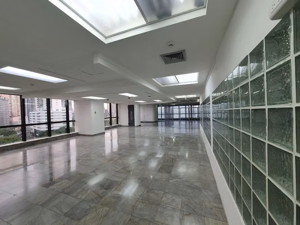 Office auction in Torre Bac