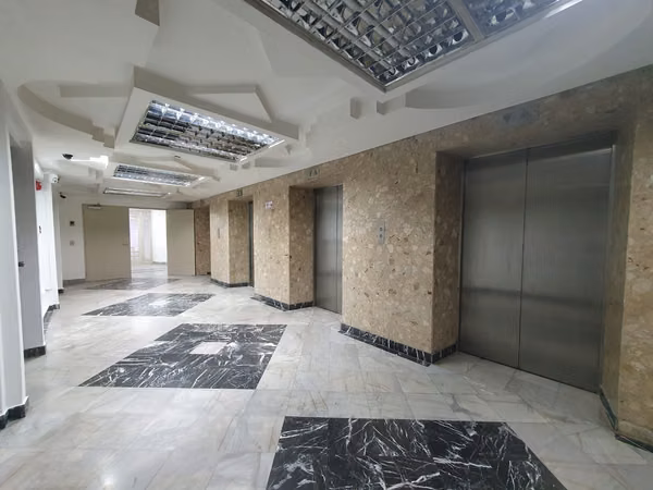 Office auction in Torre Bac