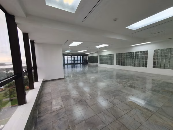 Office auction in Torre Bac