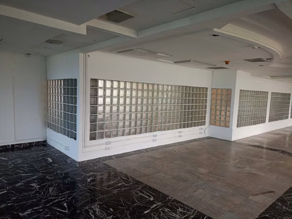 Office auction in Torre Bac