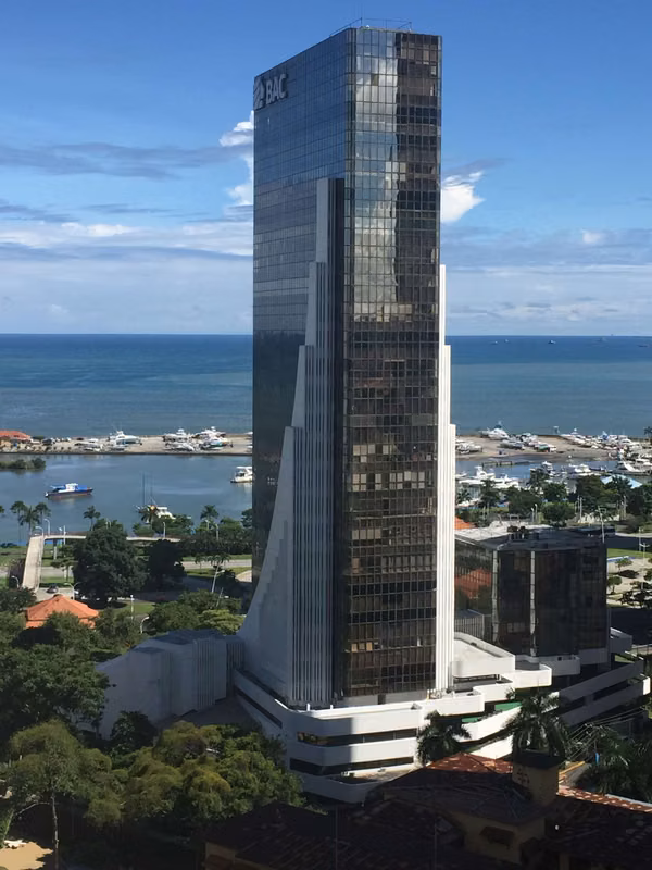 Office auction in Torre Bac