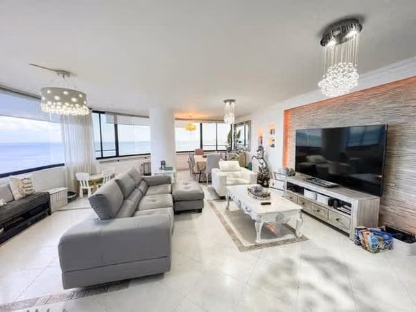 Remodeled apartment for sale in Coco del Mar