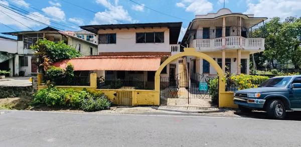 Se vende casa comercial en Rio Abajo