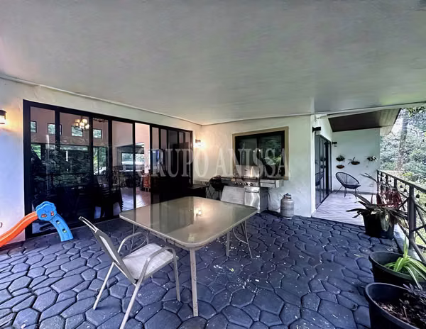It sells Beautiful House in Zona Alta, Altos del Maria
