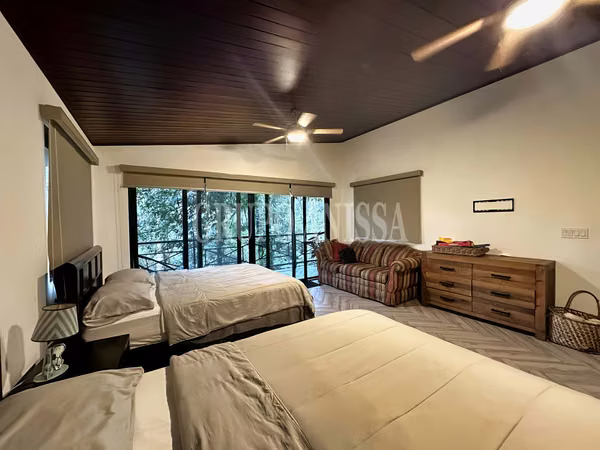 It sells Beautiful House in Zona Alta, Altos del Maria