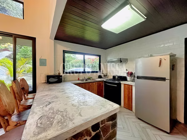It sells Beautiful House in Zona Alta, Altos del Maria