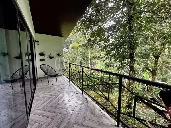 It sells Beautiful House in Zona Alta, Altos del Maria