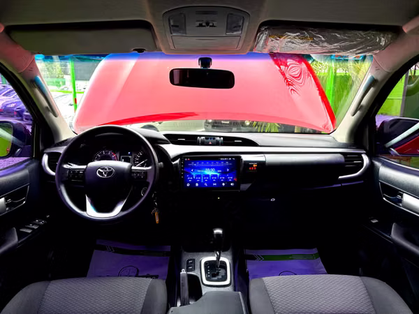 2023 TOYOTA HILUX TURBO DIESEL 4X4 CON BLOQUEO DE DIFERENCIAL TRASERO  EXCELENTE ESTADO NUEVO MUY BONITA.
