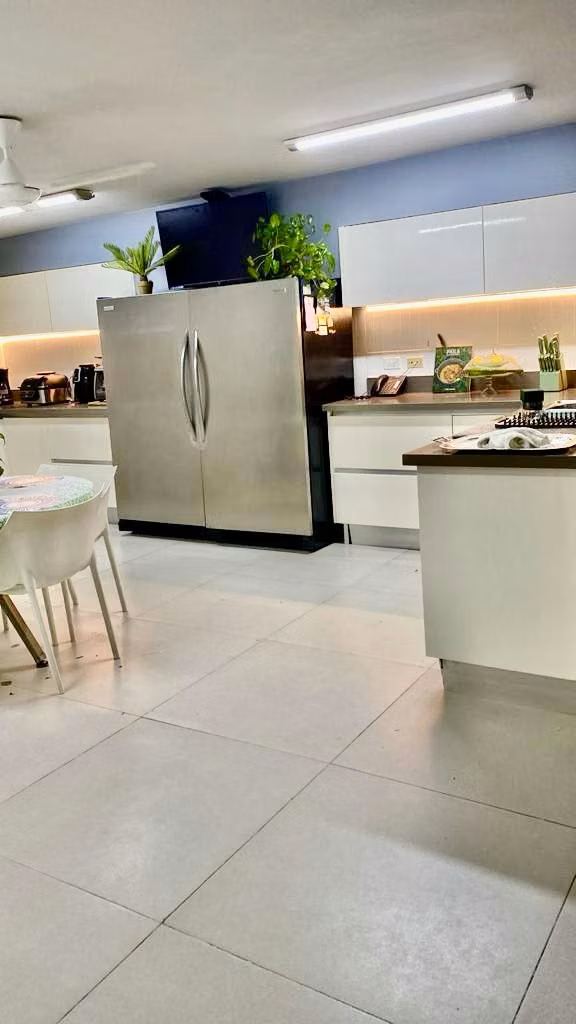 Venta de impresionante y bella casa en urbanización La Alameda - Betania