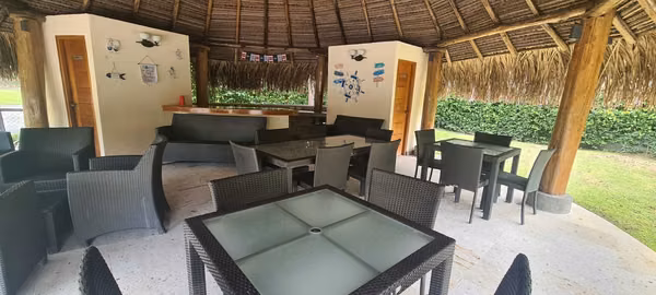 VENDO APARTAMENTO. ENSENADA. PLAYA. CORONADO. PLANTA BAJA. JARDIN.