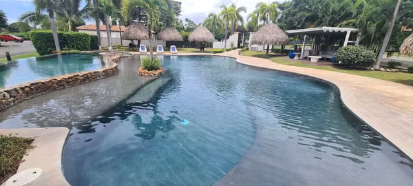VENDO APARTAMENTO. ENSENADA. PLAYA. CORONADO. PLANTA BAJA. JARDIN.