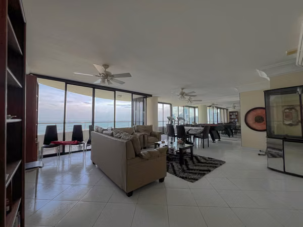Large and beautiful sea view in Avenida Balboa