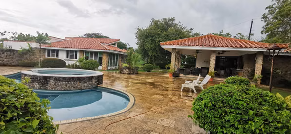 House sale in Punta boat Village