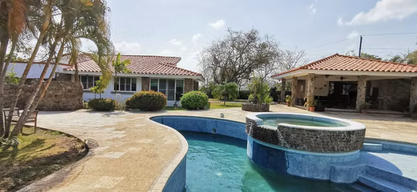 House sale in Punta boat Village