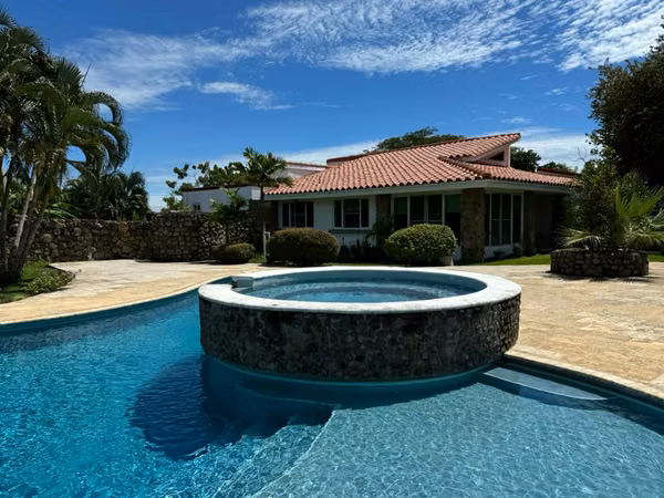 House sale in Punta boat Village