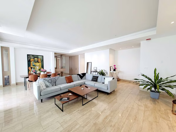 ARIA US$970,000 Renovated Modern 358 m²