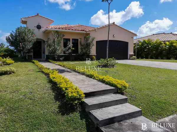 FOR SALE: BEACH HOUSE WITH GUEST HOUSE, HACIENDA PACIFICA