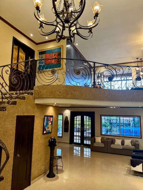 Casa Grande y Lujosa en Bosques De Las Cibeles