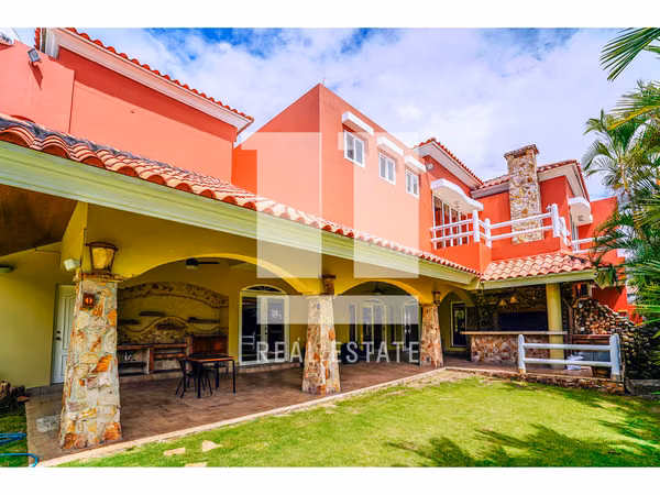 Se vende Casa estilo campestre en Altos del Golf