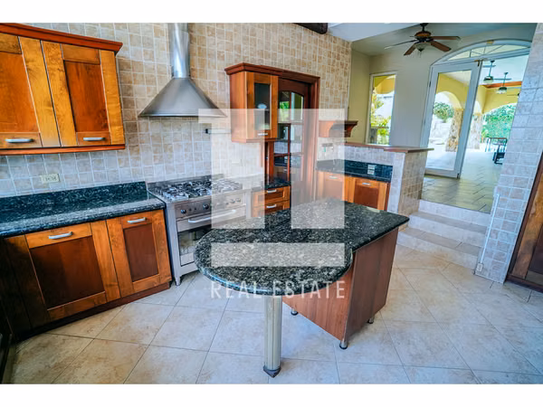 Se vende Casa estilo campestre en Altos del Golf
