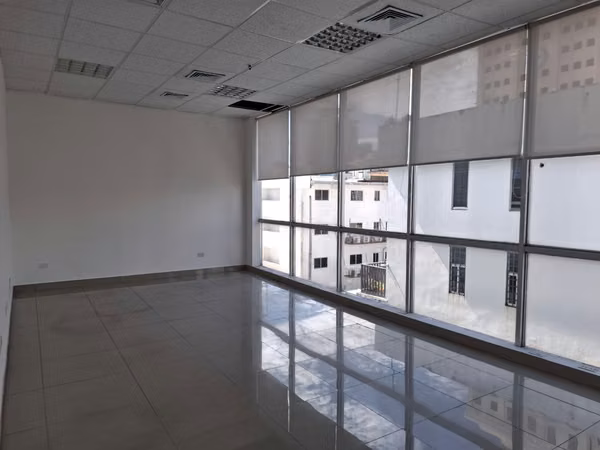 Alquiler de Oficina en Vía Brasil, Bella Vista, Plaza Korintho, 83m2