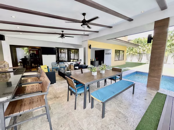 House sale in Costa del Este - Antigua