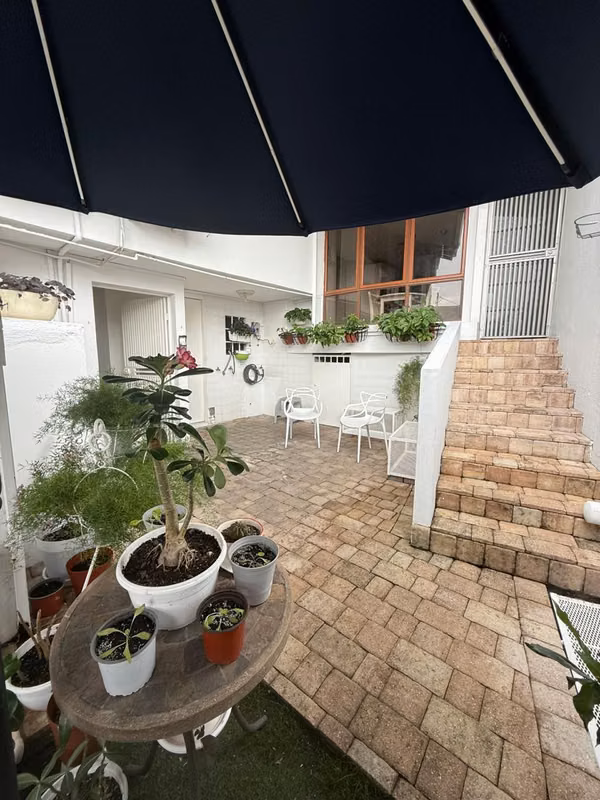 CASA EN ESQUINA – LISTA PARA MUDARSE
