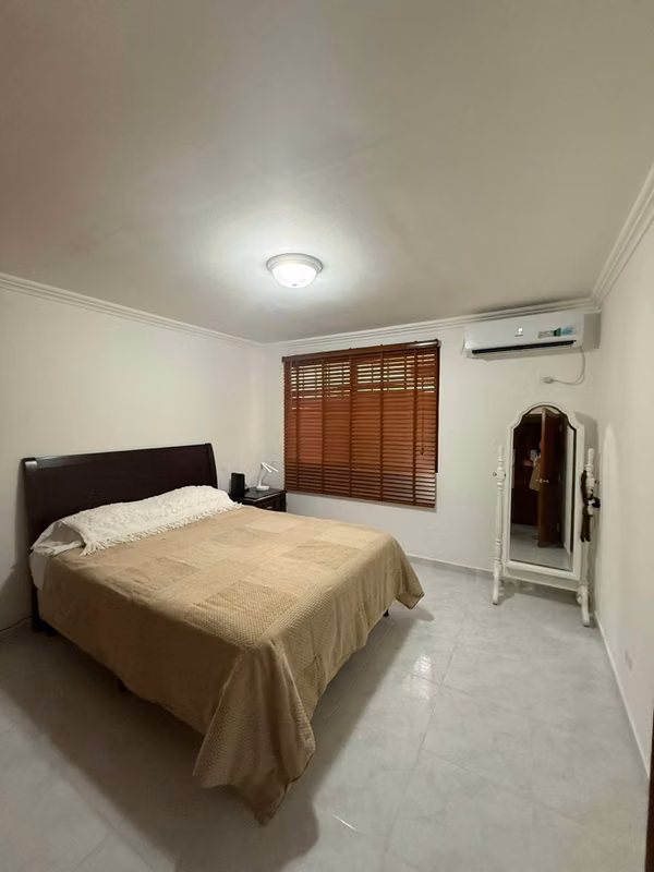 CASA EN ESQUINA – LISTA PARA MUDARSE