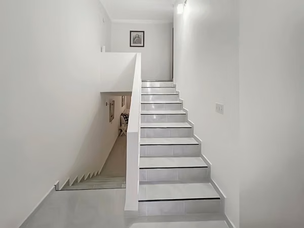 CASA EN ESQUINA – LISTA PARA MUDARSE