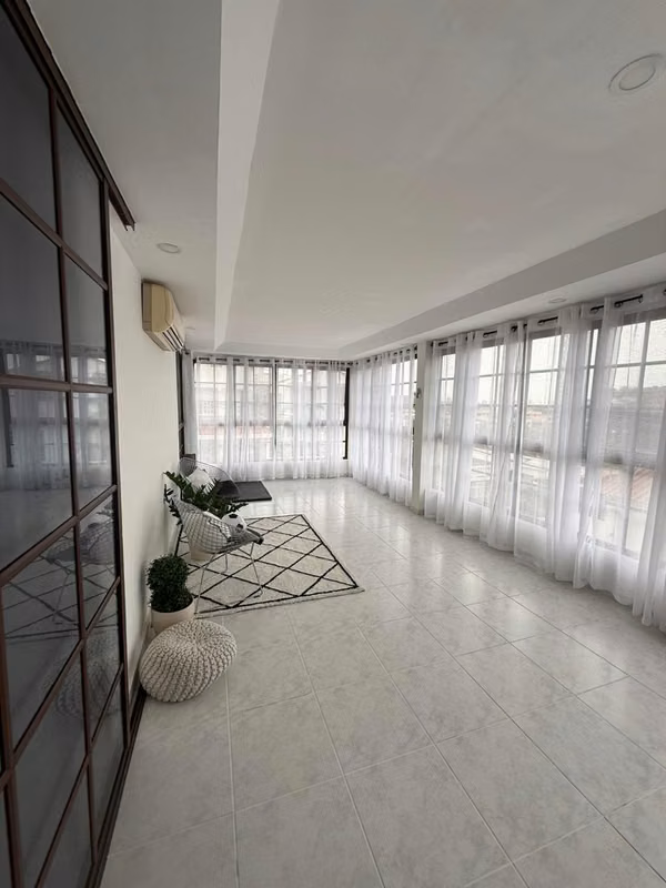 CASA EN ESQUINA – LISTA PARA MUDARSE