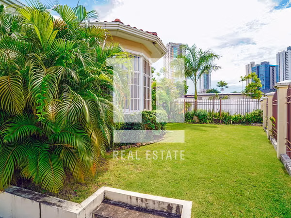 Se Vende Casa en Altos del Golf