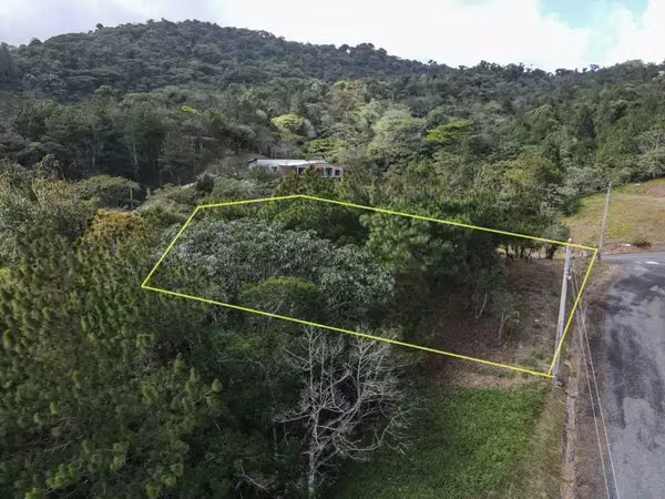 Lote en Esquina en Venta en Asturias, Altos del Maria
