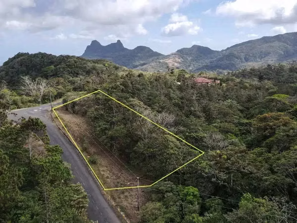 Lote en Esquina en Venta en Asturias, Altos del Maria